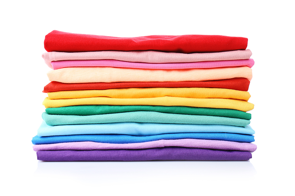 färglada tshirtar på hög.jpg